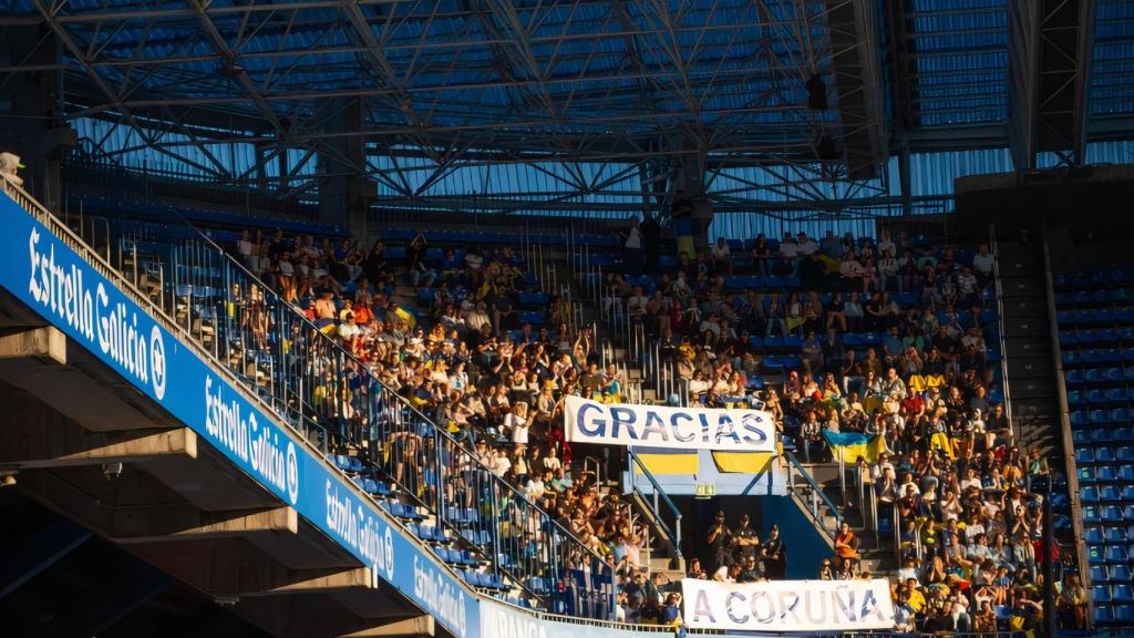 El Deportivo entrega los 18.979 euros recaudados en el Teresa Herrera a AGA-Ucraína