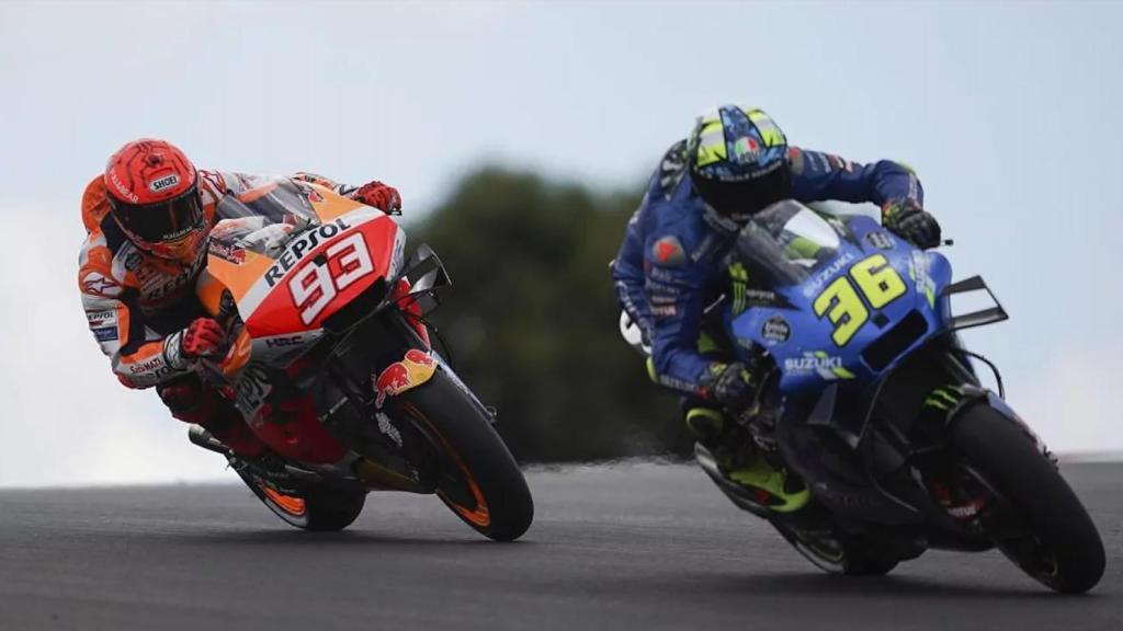 Marc Márquez y Joan Mir, durante una carrera de MotoGP