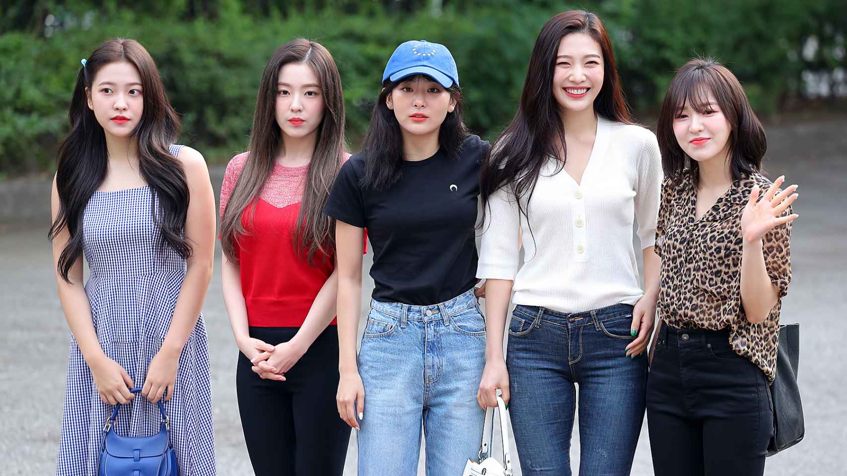 De izquierda a derecha: Yeri, Irene, Seulgi, Joy y Wendy.