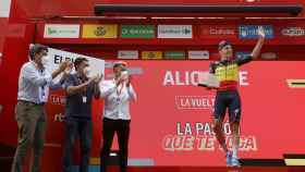 La contrarreloj de La Vuelta en Alicante y Elche da la victoria al ciclista Remco Evenepoel.