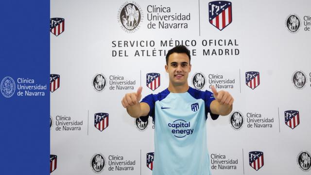 Sergio Reguilón con la camiseta del Atlético de Madrid