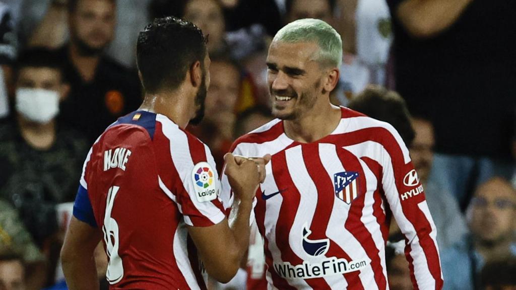 Koke felicita a Griezmann por su gol con el Atlético de Madrid en La Liga 2022/2023