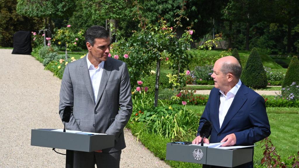 Pedro Sánchez y Olaf Scholz, durante su rueda de prensa de este martes en Meseberg