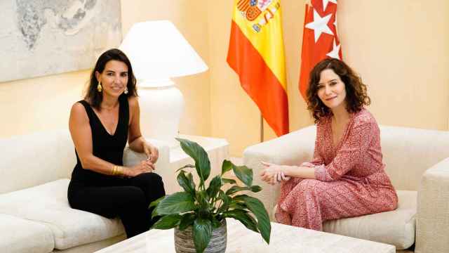 Rocio Monasterio e Isabel Díaz Ayuso en la Real Casa de Correos el pasado septiembre..