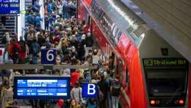 La tarifa plana de 9 euros para el uso de trenes en Alemania ha ocasionado un incremento en el uso del transporte público.