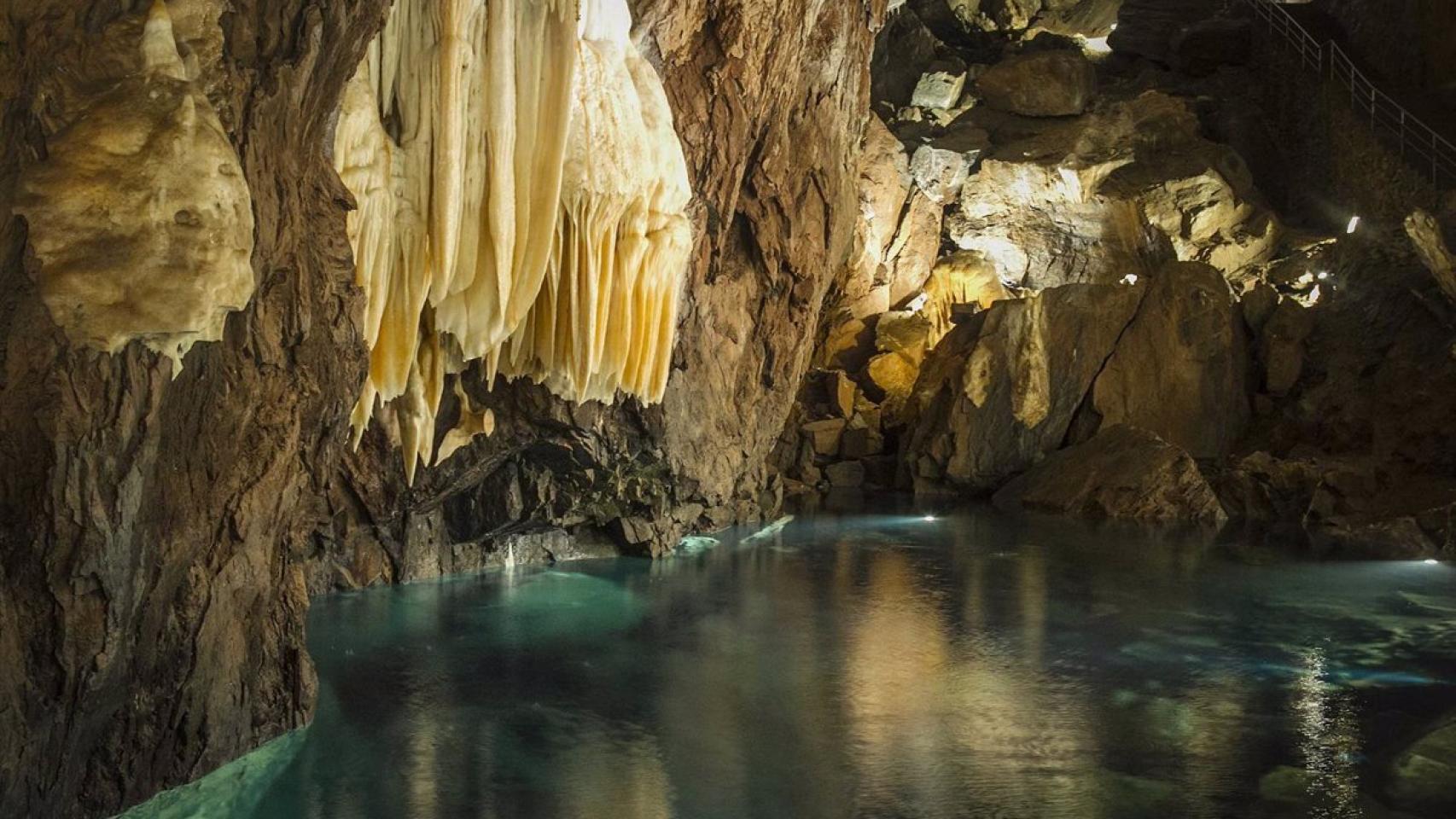 Las cuevas más bonitas de España