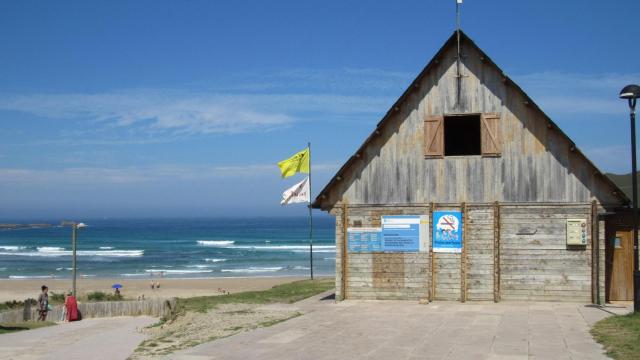 Caseta de socorrismo en la playa de Pantín