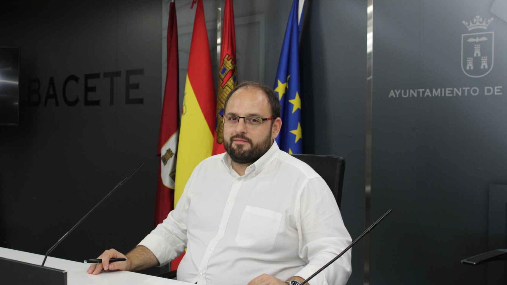 Julián Ramón concejal de Sostenibilidad en una rueda de prensa