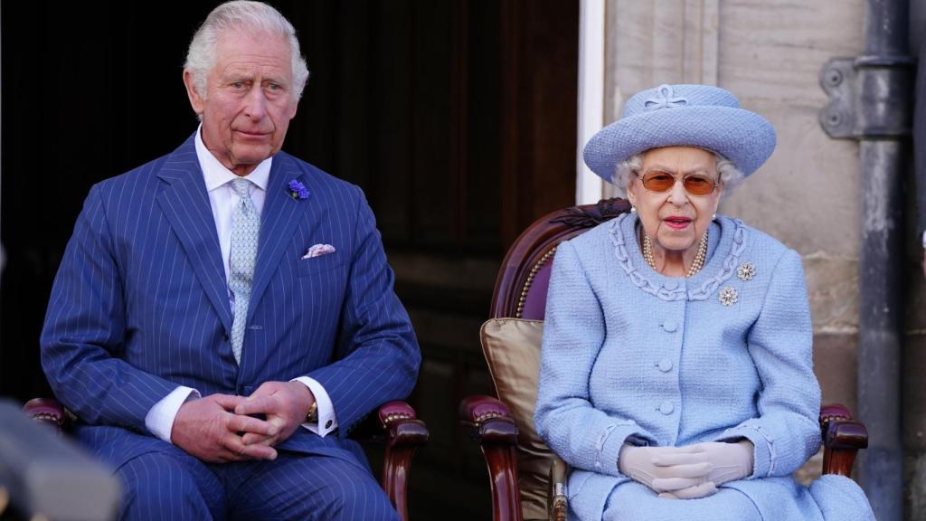 El príncipe Carlos y la reina Isabel en la celebración del Jubileo de Platino.