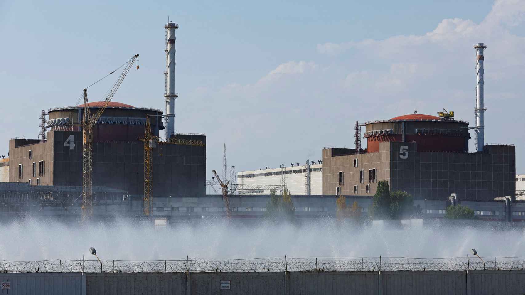 Una vista muestra la central nuclear de Zaporizhzhia en el curso del conflicto entre Ucrania y Rusia en las afueras de la ciudad de Enerhodar, controlada por Rusia, en la región de Zaporiyia.