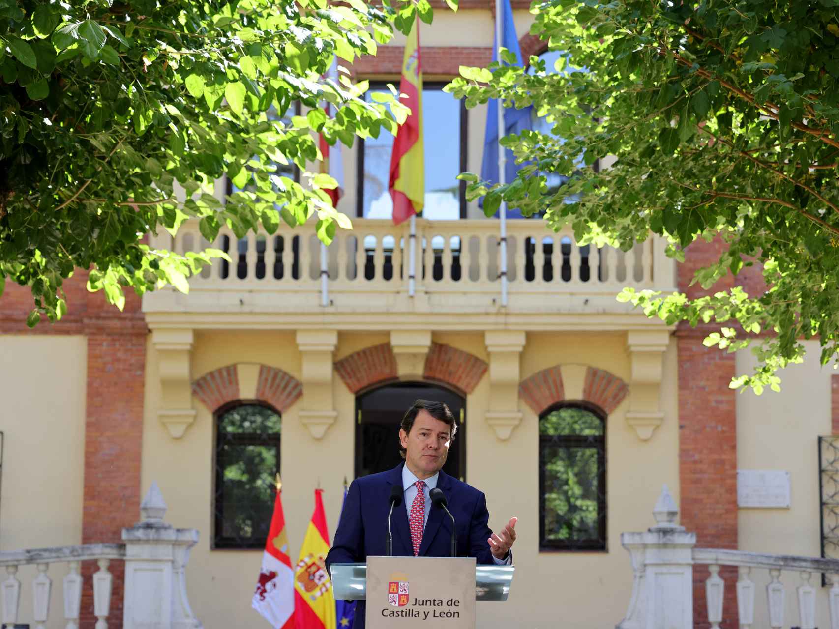 El presidente de la Junta, Alfonso Fernández Mañueco, durante la rueda de prensa de este miércoles.