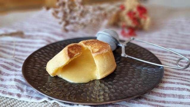 Pastel de chocolate blanco y yemas, nuestra versión de la tarta que triunfa en Ravioxo