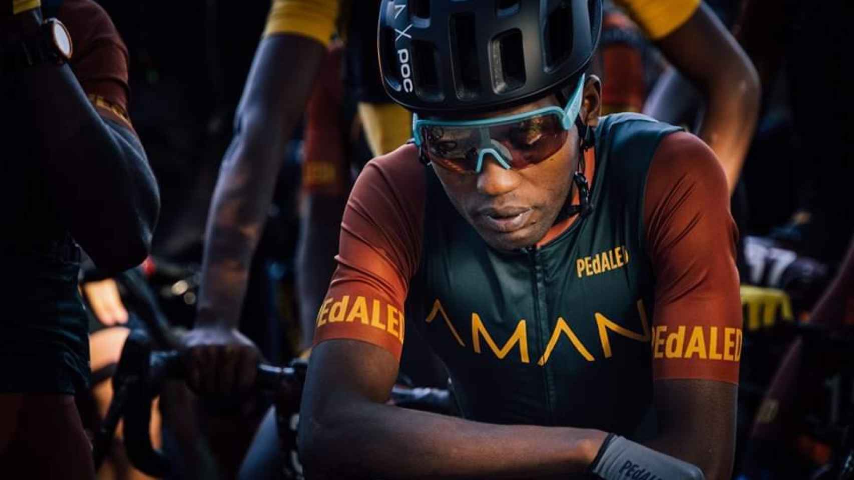 El ciclista africano Suleiman Kangangi antes de una prueba