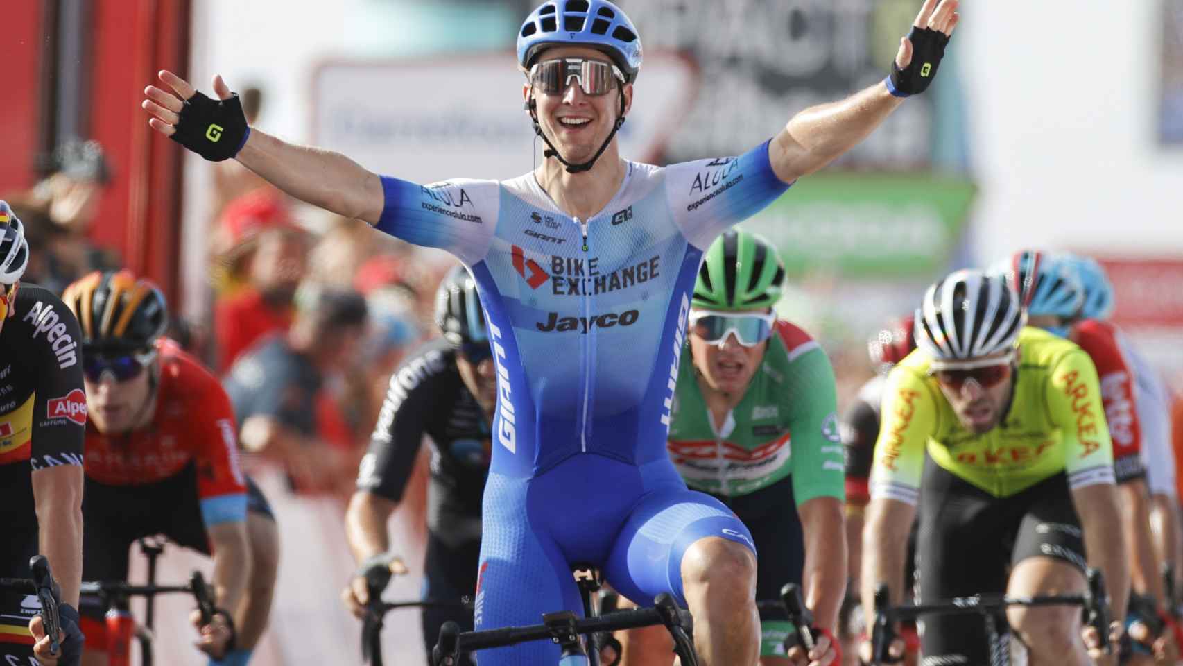 Kaden Groves celebra su victoria en La Vuelta 2022