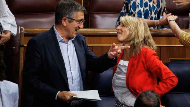 Patxi López, portavoz parlamentario del PSOE, junto a la vicepresidenta segunda, Yolanda Díaz; en una imagen reciente en el Congreso de los Diputados.