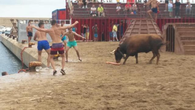 Una edición anterior de los 'bous a la mar' de Xàbia.