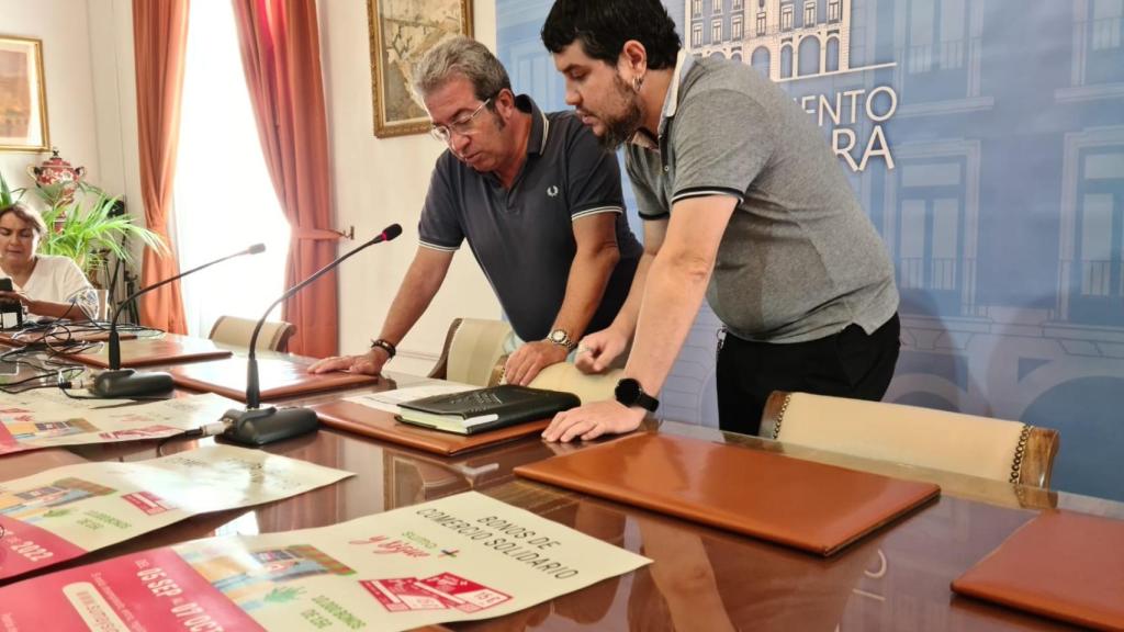 El concejal de Hacienda, Diego Bernardo, junto al secretario general de CEOE-Cpyme Zamora, Ángel Hernández