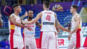 Los jugadores de España celebran una victoria en el Eurobasket