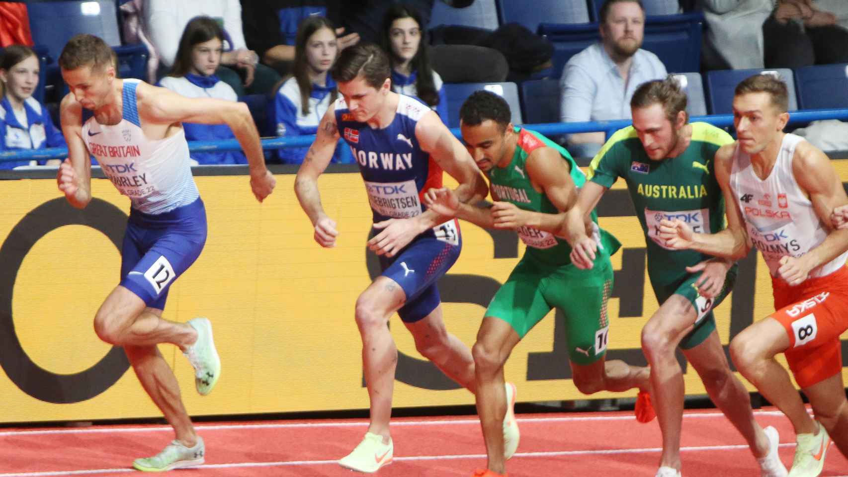 Prueba de los 1500 metros en los Mundiales de Atletismo de Pista Cubierta de Belgrado 2022