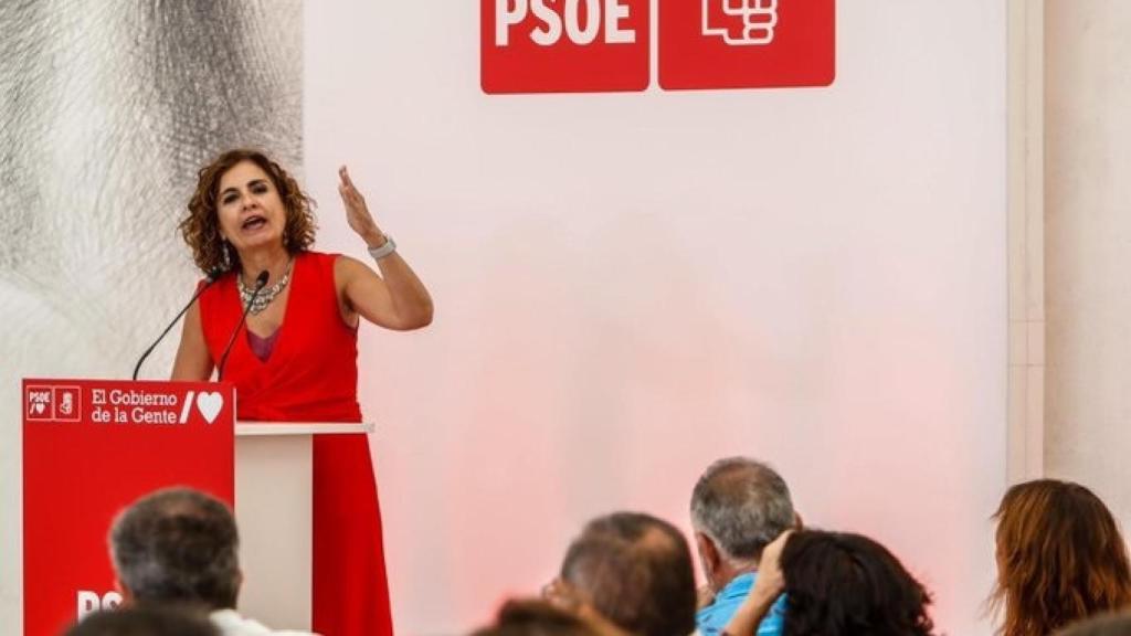 La vicesecretaria general del PSOE y ministra de Hacienda y Función Pública, María Jesús Montero, en un acto público en Mérida.