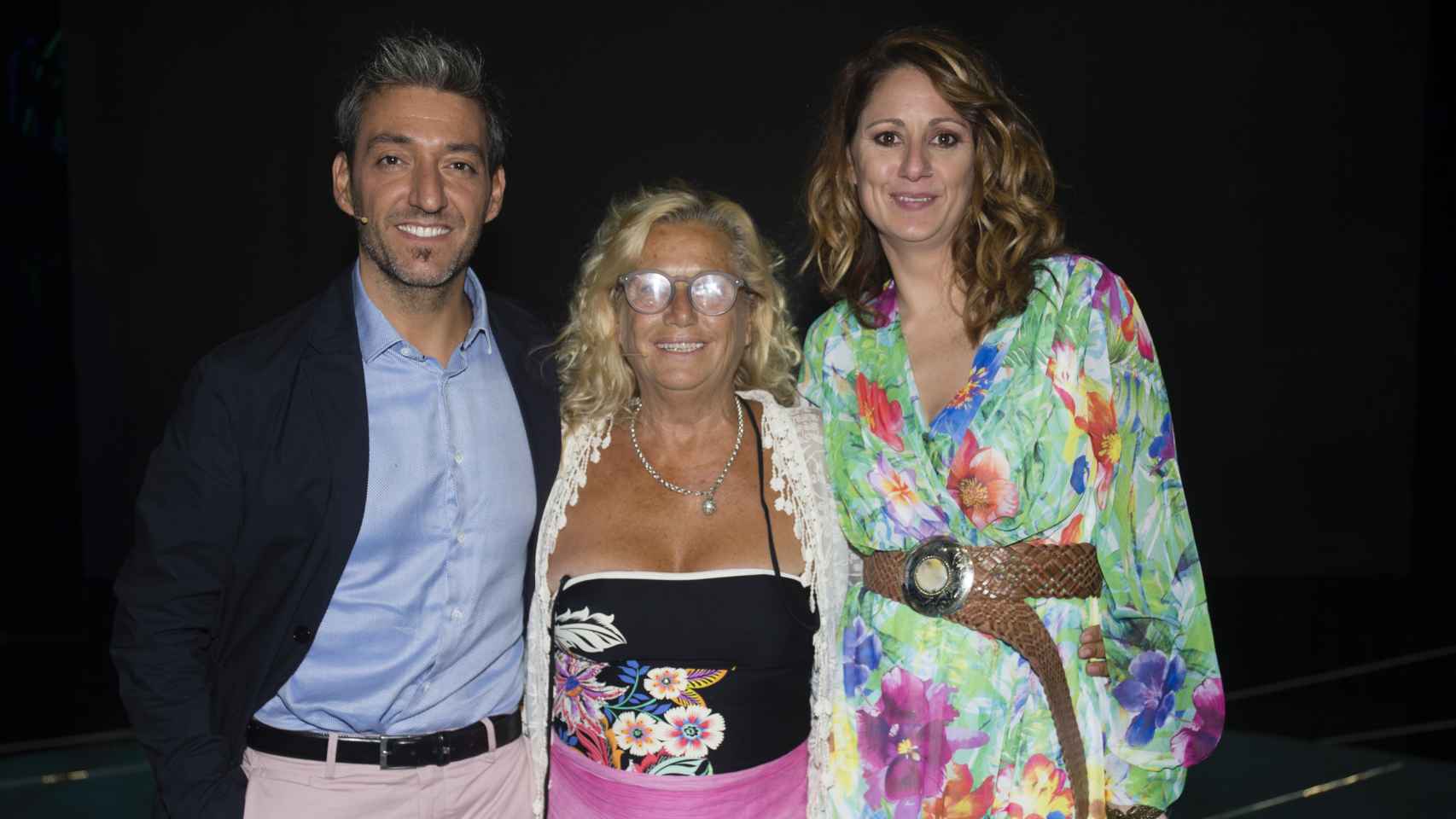 Elia Isabel junto a su madre, Mayte Zaldívar, y el marido de ésta, Fernando Marcos, en una instantánea tomada en Madrid, en 2018.