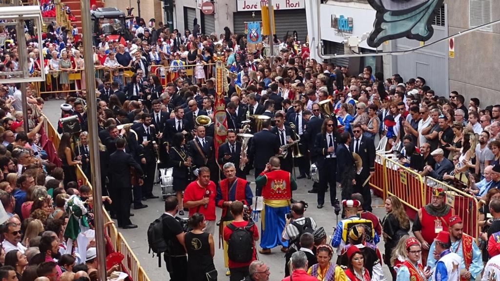 La Banda Municipal de Villena a punto de iniciar la Gran Entrada.