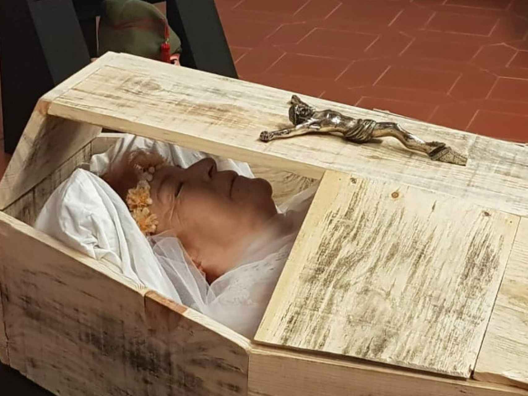 El funeral de Ana.