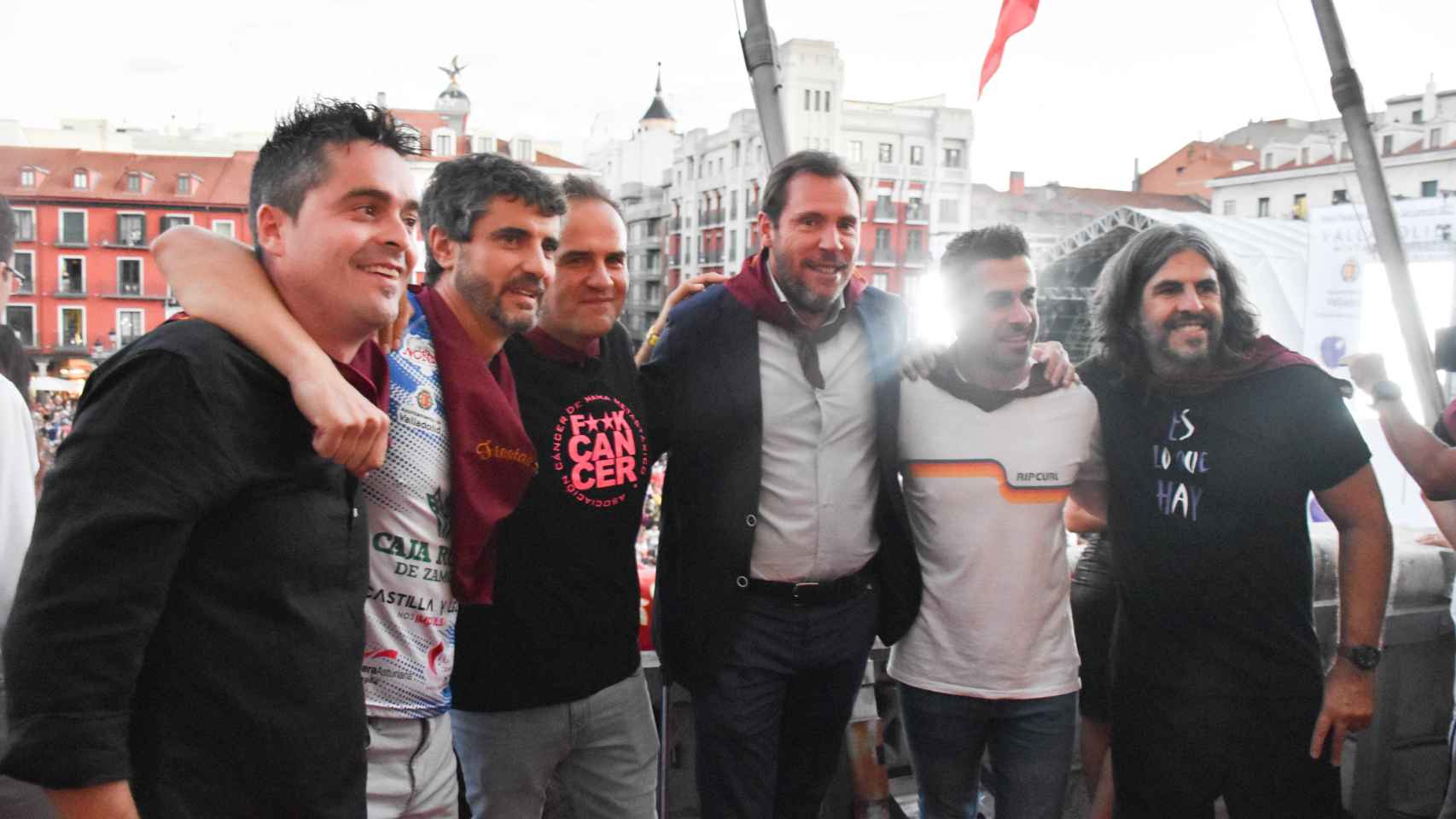 Los pregoneros con el alcalde, Óscar Puente