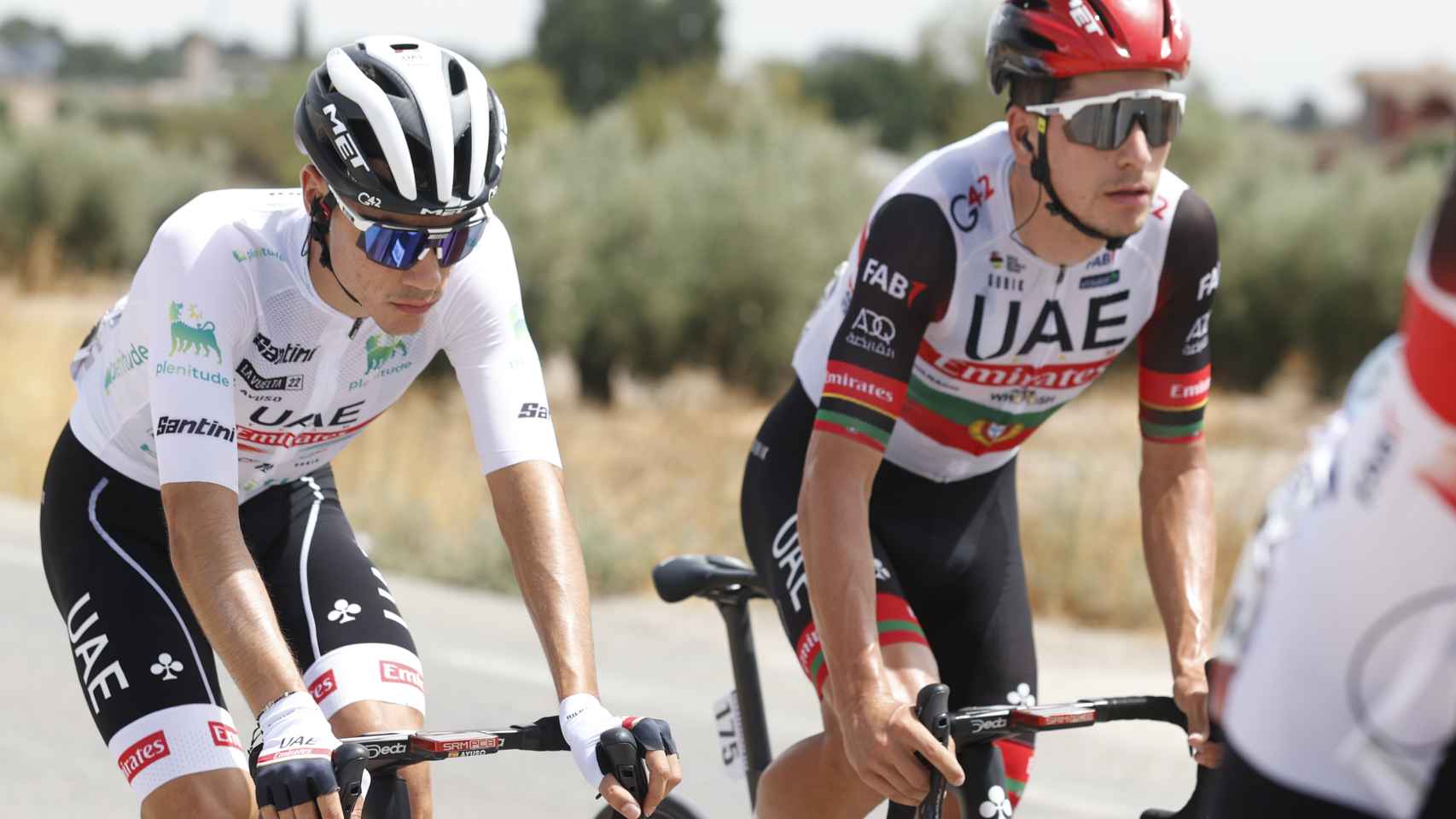Juan Ayuso y Joao Almeida durante una etapa de La Vuelta