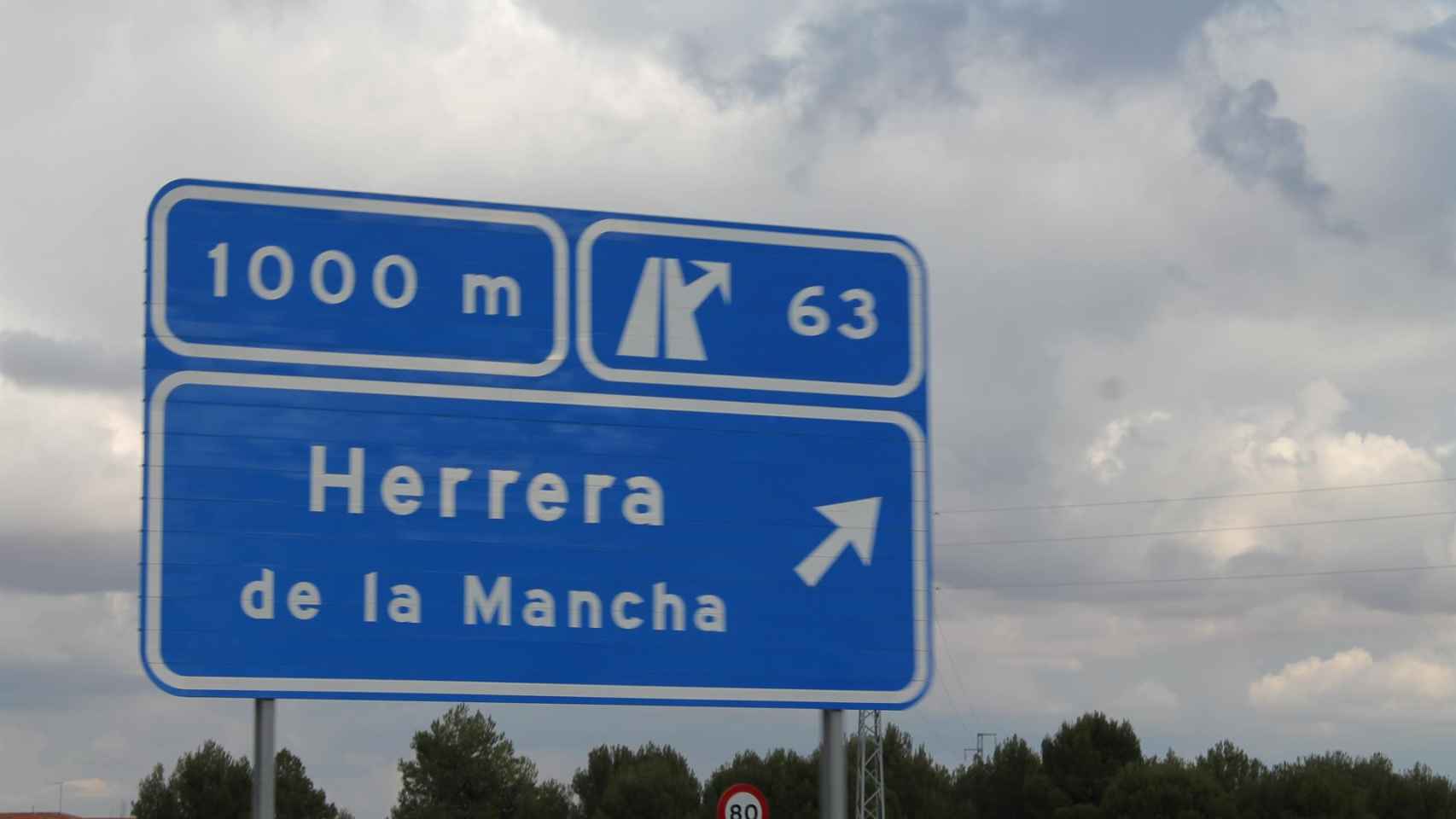 Muere un motorista de 27 años en la entrada de la cárcel de Herrera de la Mancha (Ciudad Real)