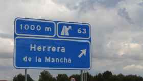 Muere un motorista de 27 años en la entrada de la cárcel de Herrera de la Mancha (Ciudad Real)