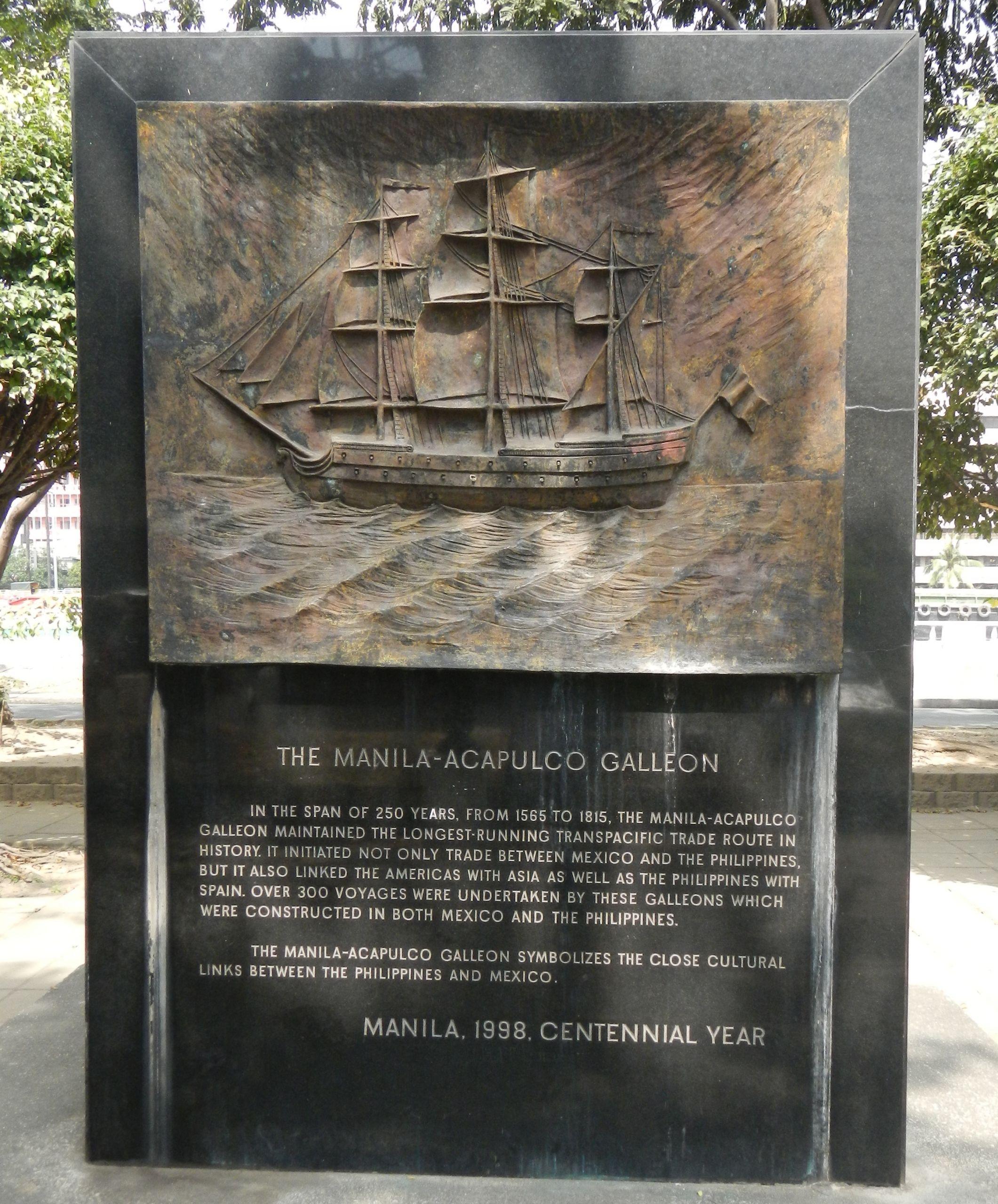 Monumento conmemorativo al Galeón de Manila en la plaza de México de Manila. https://es.wikipedia.org