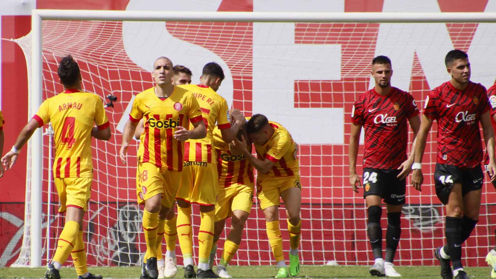 Los jugadores del Girona celebran su gol ante el Mallorca.