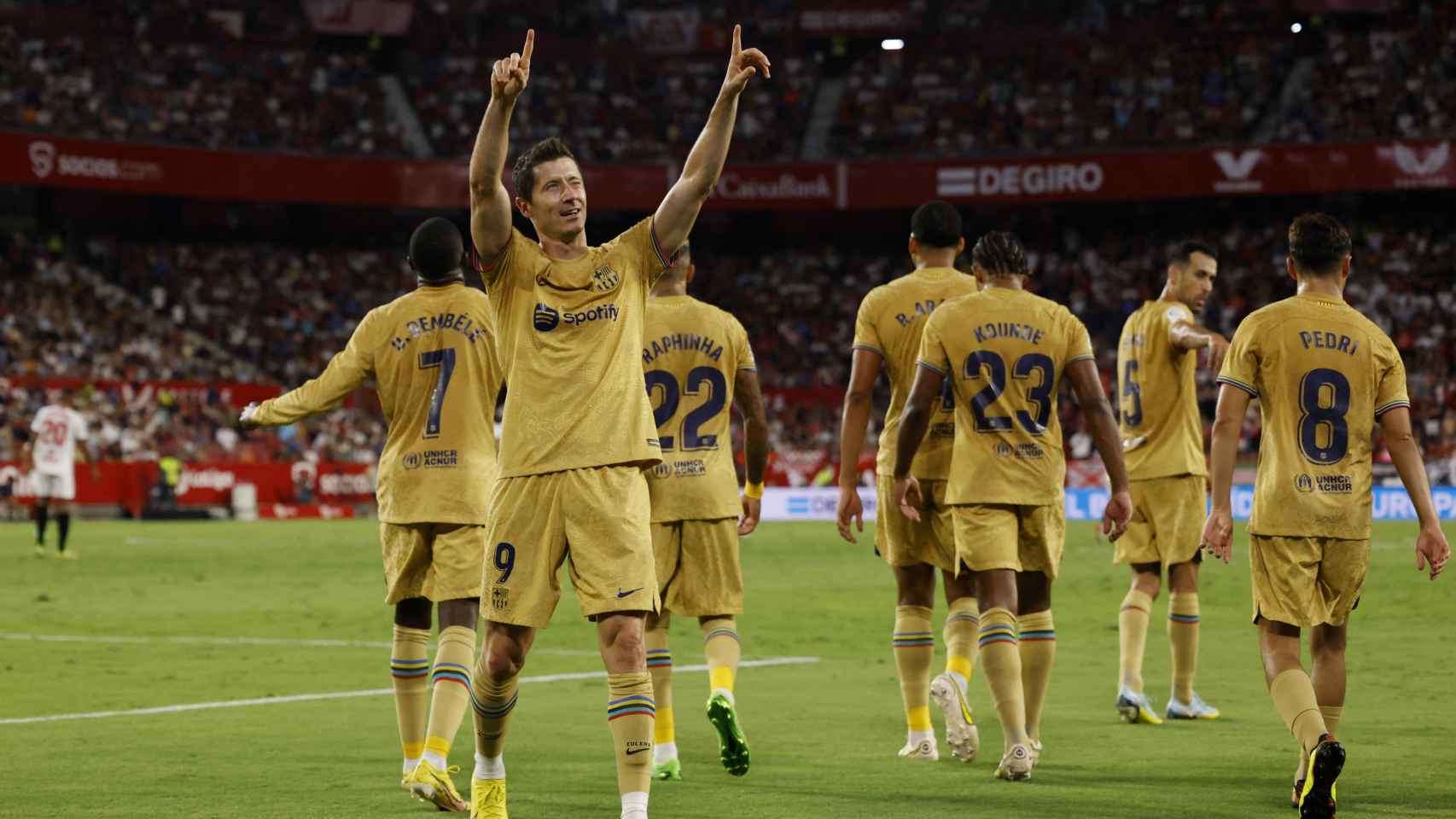 Robert Lewandowski celebra un gol ante el Sevilla