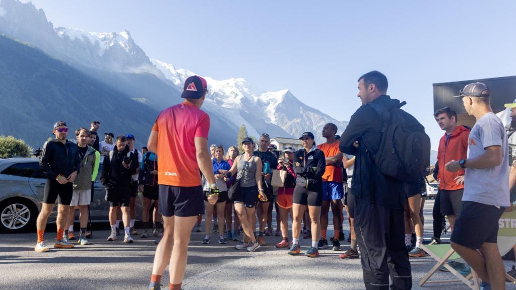 Michael Hoverth dando una charla como CEO de Strava