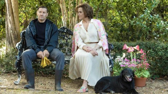 Joel Edgerton y Sigourney Weaver en 'Master Gardener', de Paul Schrader