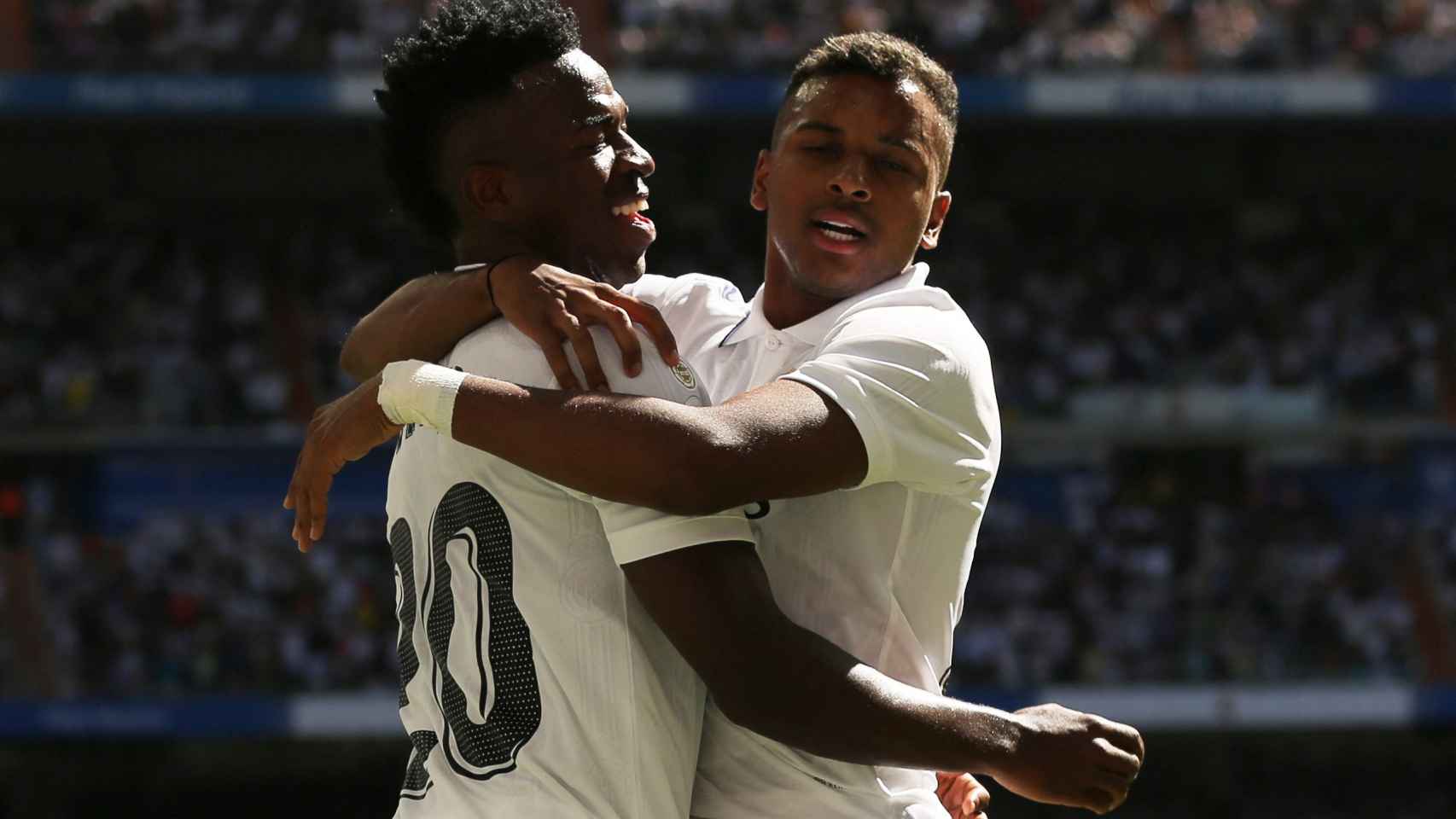 Vinicius y Rodrygo celebran un gol del Real Madrid