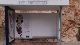 Parada de autobús en un municipio de Castilla-La Mancha
