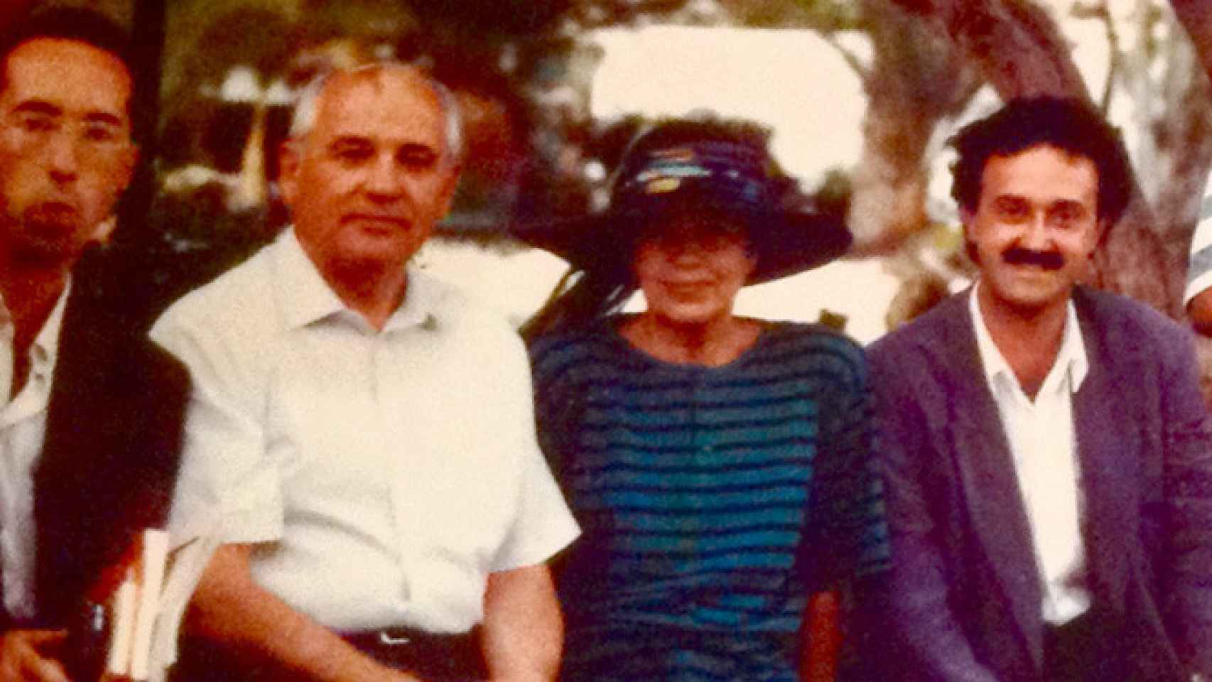 Mijail Gorbachov y su esposa Raisa junto a Carmelo Rivero (i) en Lanzarote en 1992.