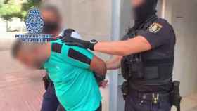 El detenido en Alicante por simular un atropello para robar a quién le auxilió.