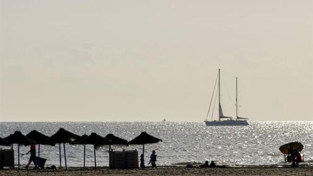 La playa de la Malvarrosa (Valencia), este lunes.