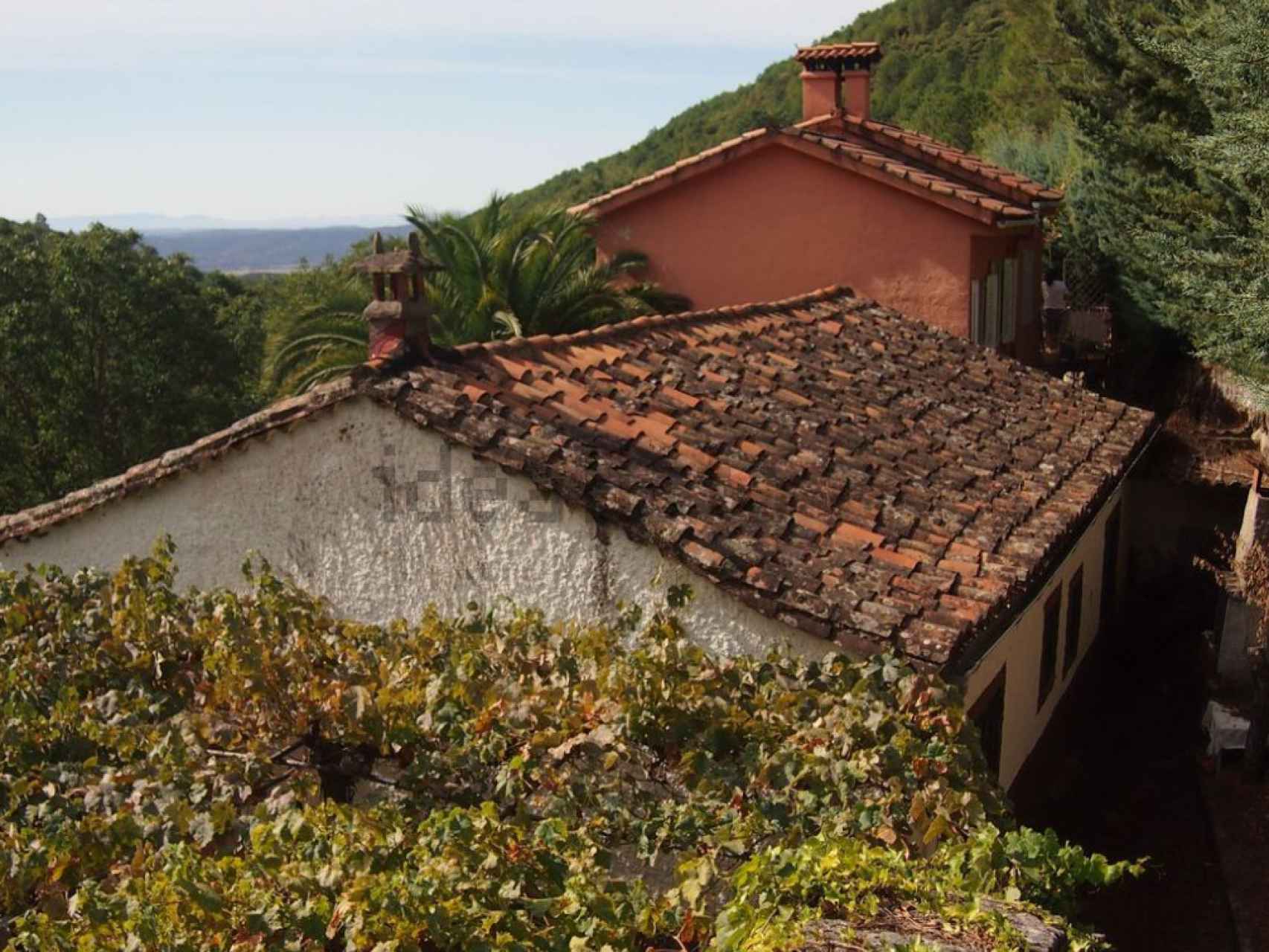 Una de las casas con piscina en la localidad abulense de Pedro Bernardo.