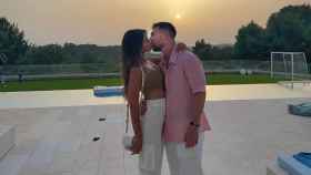 Lao Messi y Antonela Roccuzzo en su nueva mansión en Ibiza.