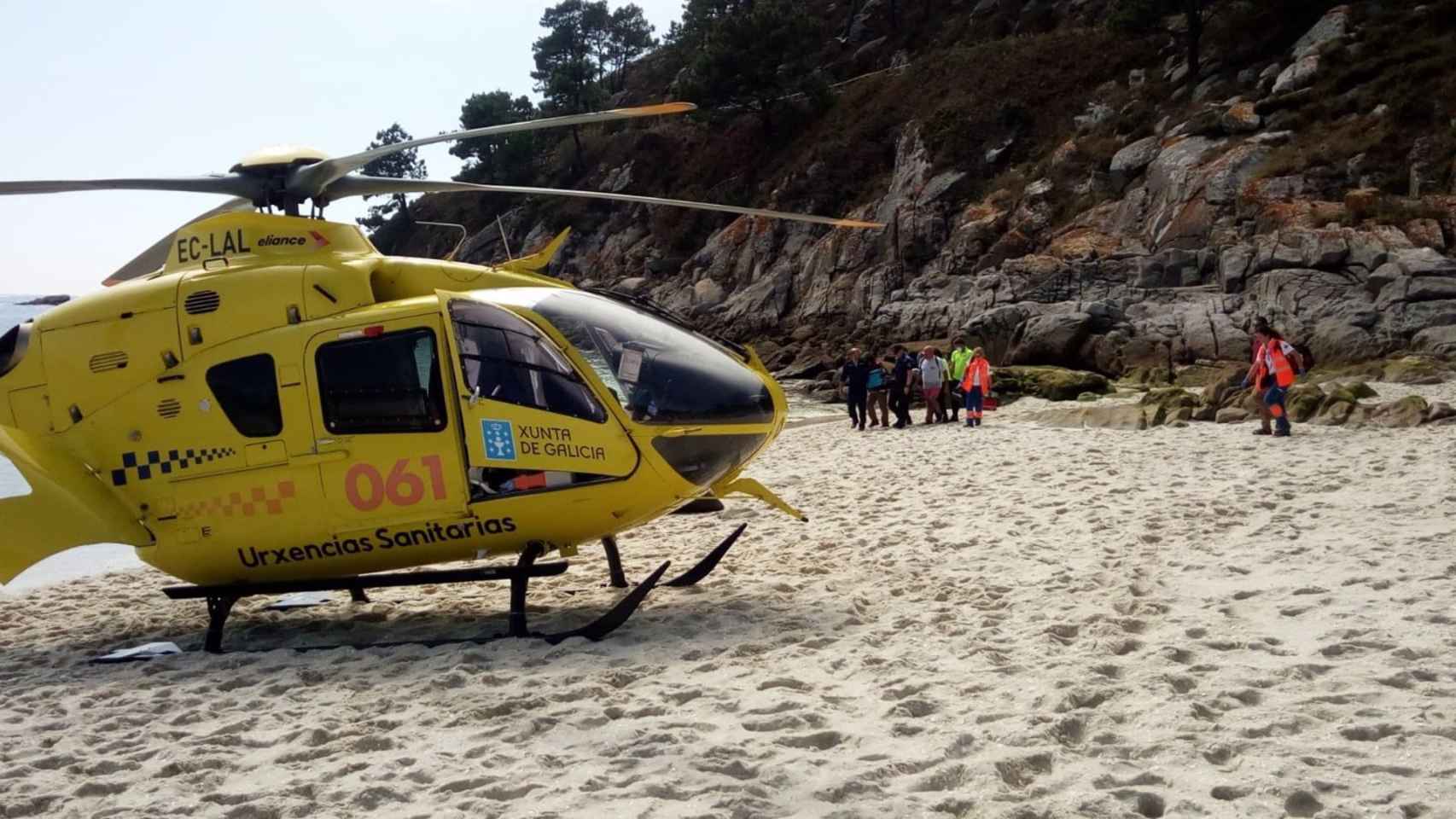 Evacuación de una mujer con síntomas de un ictus en la islas Cíes.