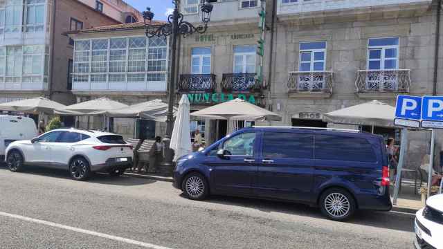 Vehículo mal aparcado del alcalde de Baiona (Pontevedra).