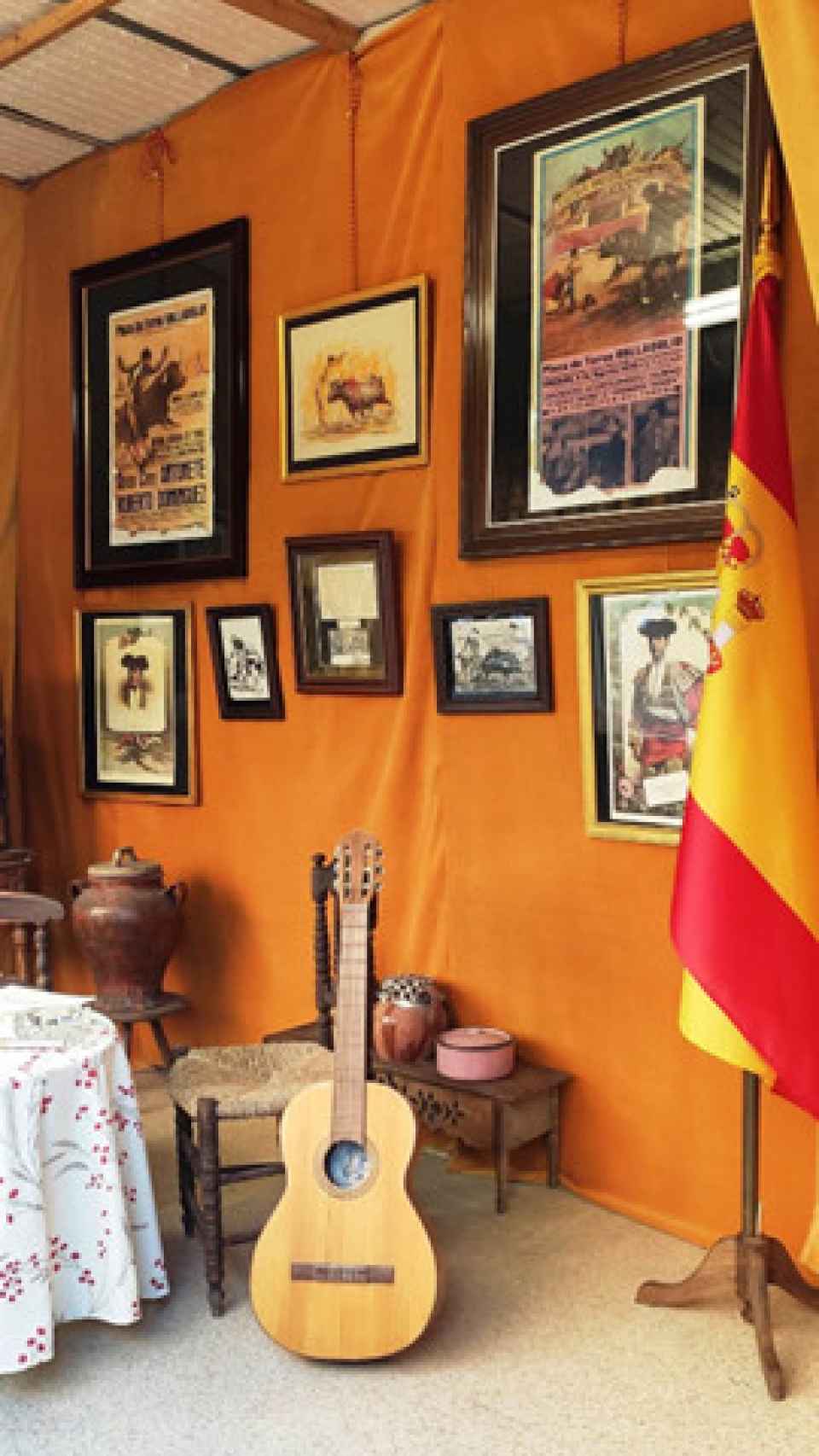 Recuerdos taurinos que conforman historia y un bello colorido en el escaparate de la familia Angulo