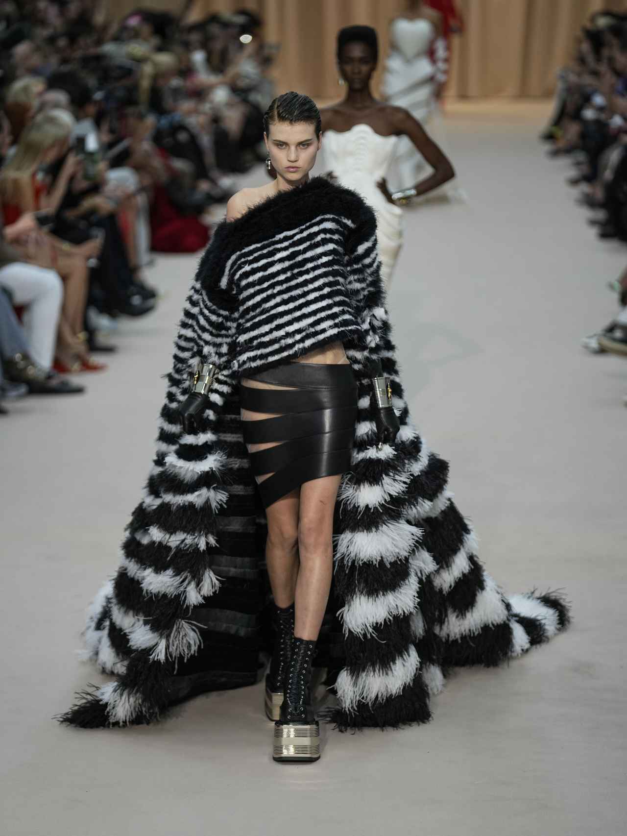 Desfile Haute Couture 2022/2023 de Jean-Paul Gaultier.