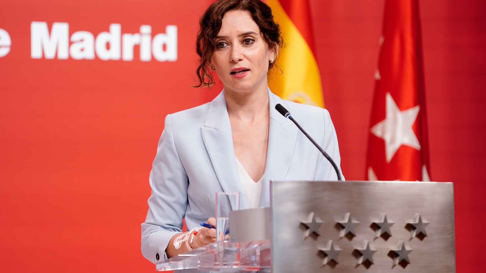 La presidenta de la Comunidad de Madrid, Isabel Díaz Ayuso, informa de que la Comunidad de Madrid contará este curso escolar con 1.266 nuevos profesores en centros públicos.