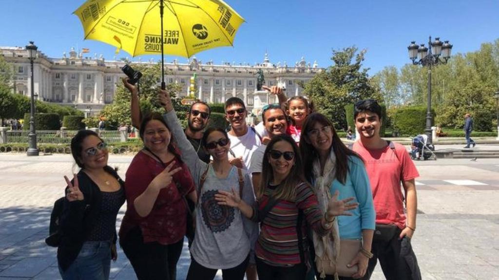 Un grupo de personas tras realizar un Free Tour.