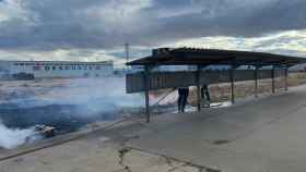 Un incendio en León obliga a detenerse a un tren en Onzonillla